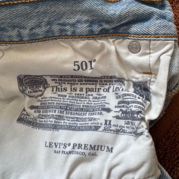 Levi’s 501® Original Fit High Rise Women’s Shorts in Luxor Heat - Picture 4 of 5